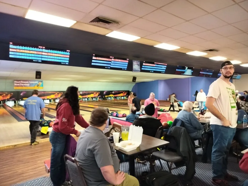 Bowling & Laser Tag — photo 2